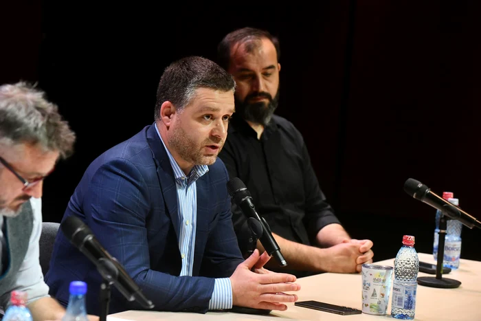 ---------Primarul-Capitalei-le-cere-organizatorilor-de-evenimente-taif-nu-blciuri-cu-fum-de-grtar-intii-un-pic-mai-sus