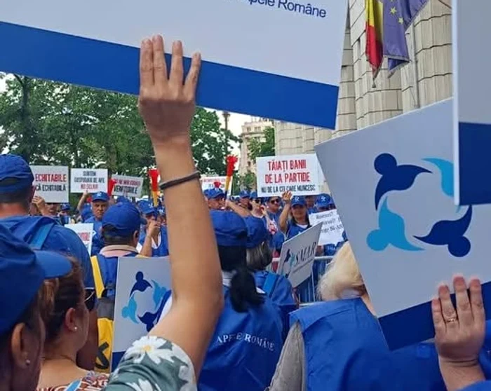 ---------Sute-de-angajai-ai-Apelor-Romne-protesteaz-n-Capital-Buzoianu-Sindicatul-care-a-blocat-Contractul-Colectiv-scoate-oamenii-n-strad