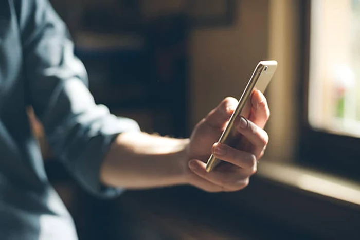 ---------Telefonul-mobil-a-devenit-o-surs-de-stres-pentru-muli-romni-Bateria-descrcat-i-teama-de-pierdere-a-datelor-printre-principalele-motive