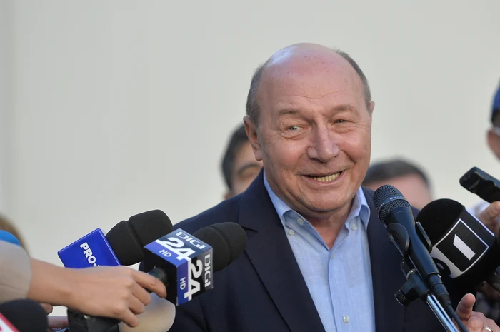 ---------Traian-Bsescu-i-sugereaz-lui-Nicuor-Dan-s-ncredineze-PSD-mandatul-de-premier