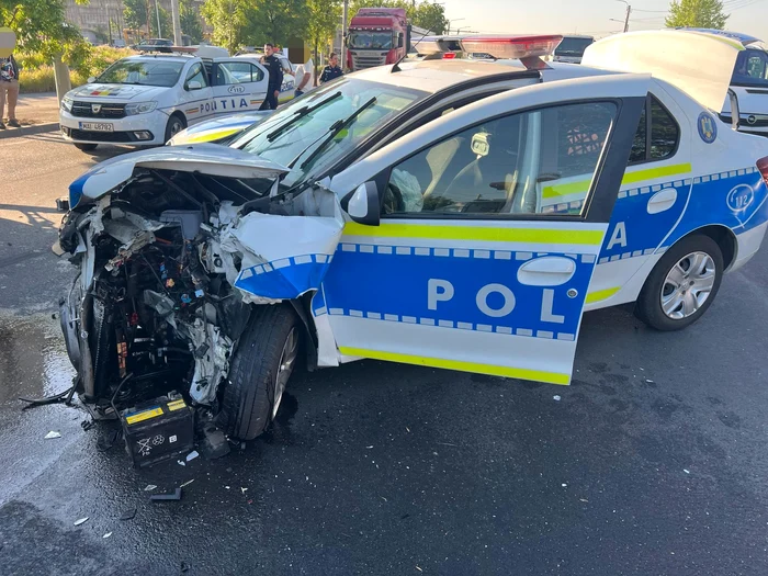 ---------Urmrire-ca-n-filme-n-Craiova-Un-ofer-n-a-oprit-la-semnalele-poliitilor-a-lovit-mai-multe-maini-inclusiv-o-autospecial-Un-poliist-a-fost-rnit
