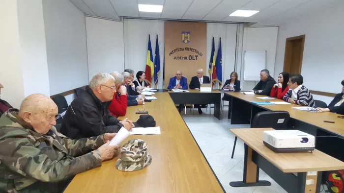 Video----------Accesul-la-serviciile-medicale---ct-n-fapt-ct-pe-hrtie-Ce-spun-vrstnicii-Director-CJAS-Prefer-s-lucreze-n-privat