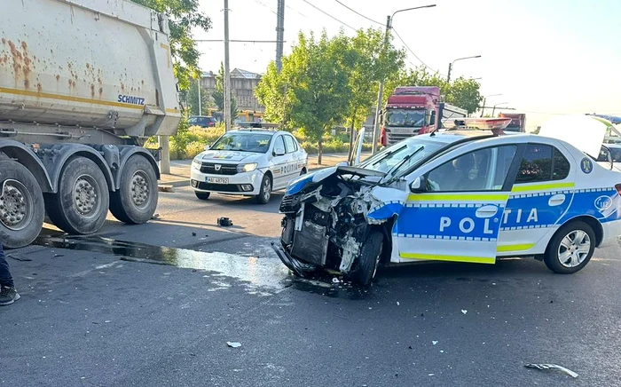 Video----------Imagini-de-la-incidentul-din-Craiova-unde-un-poliist-a-fost-rnit-de-un-ofer-teribilist-care-gonea-n-trafic