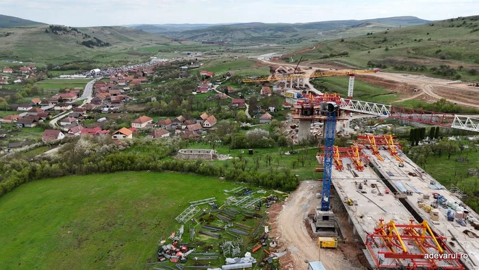 Video----------Viaductul-uria-al-Autostrzii-Transilvania-construit-peste-cimitirul-din-Ndelu-Drumul-roman-ascuns-pe-traseul-A3