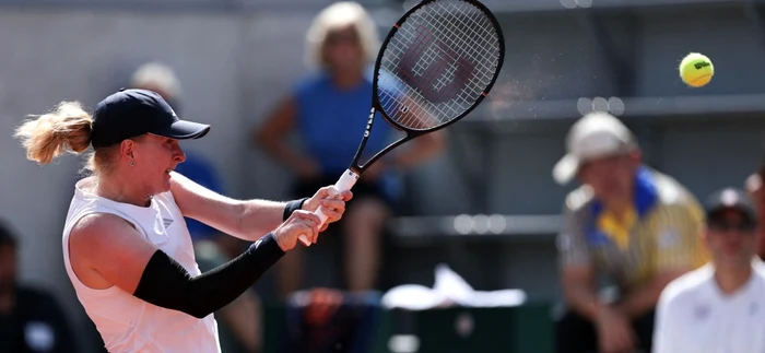 Francesca Jones, jucătoarea cu opt degete, obține prima victorie la un Grand Slam la Roland Garros
