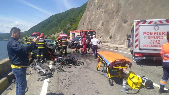 Accident grav pe DN6, în Mehedinți: o persoană decedată, trei rănite, una în stare critică la spital