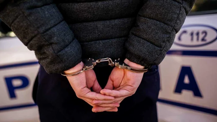 Adolescent de 16 ani din Bărbuleşti urmărit şi oprit de poliţie după ce a refuzat semnalul de oprire