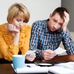 Rușinea banilor: de ce românii evită discuțiile despre venituri, datorii și investiții