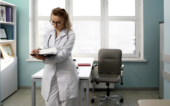 Reforma salarială din 2027: salarii mai mari pentru cadrele medicale și păstrarea sporurilor pentru gărzi