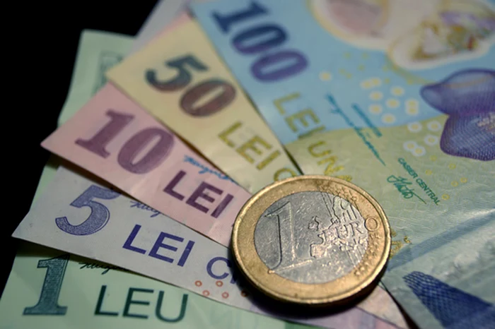 Leul se depreciază din nou; analiștii CFA avertizează asupra unui risc major de recesiune în 2026