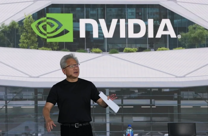 Jensen Huang: acuzațiile că AI provoacă concedieri sunt "leneșe"; adevăratul risc e neadaptarea