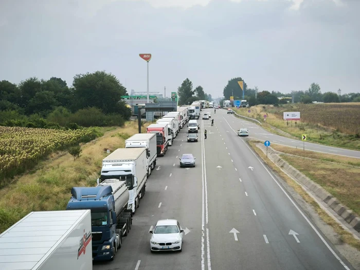 Vameșii declanșează proteste prin controale riguroase; timpii de așteptare la frontieră pot crește