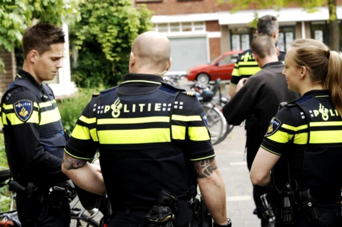 Olanda a confiscat 800 de servere folosite în atacuri cibernetice atribuite hackerilor ruși