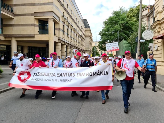 Proteste în Sănătate după proiectul legii salarizării: sindicaliștii îl invită pe Ilie Bolojan la Terapie Intensivă