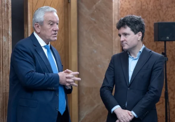 Primarul din Buzău cere excluderea lui Grindeanu şi a „familiei de la Craiova” din conducerea PSD şi intrarea la guvernare