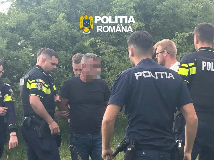 Bărbat din Hunedoara acuzat de violenţă domestică, prins după o noapte de căutări ascuns într-o grotă