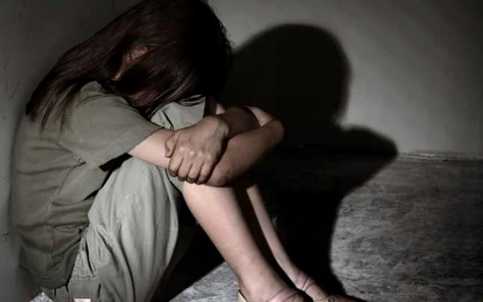Satu Mare: Tatăl primarului şi un consilier local trimiși în judecată pentru viol și coruperea sexuală a minorilor