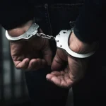 Alba Iulia: o fetiță de 12 ani, atacată cu șurubelnița; agresorul, arestat preventiv 30 de zile