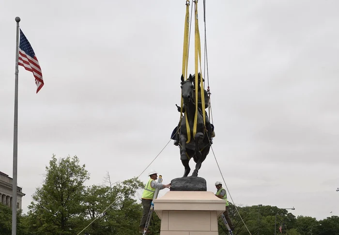 Administraţia Trump a reinstalat în Washington statuia unui proprietar de sclavi îndepărtată în 2020