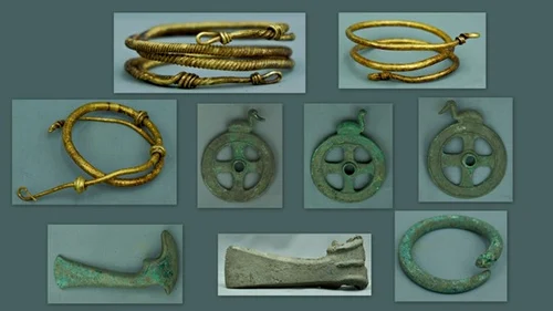 Tezaur de circa 3.000 de ani găsit în Prahova: colane de aur şi piese din fier şi bronz