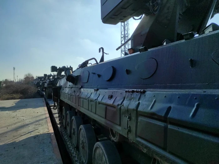 MApN a semnat contracte SAFE de peste 5,6 miliarde euro: blindate, sisteme anti‑dronă, nave şi muniţii