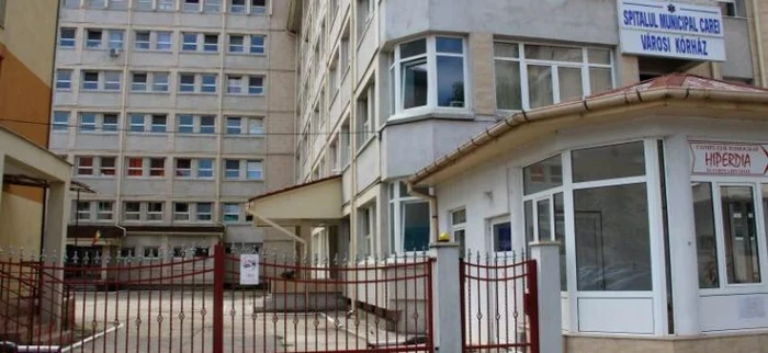 Un pacient din Tiream este în comă după ce a căzut de la etajul 1 al Spitalului Municipal Carei