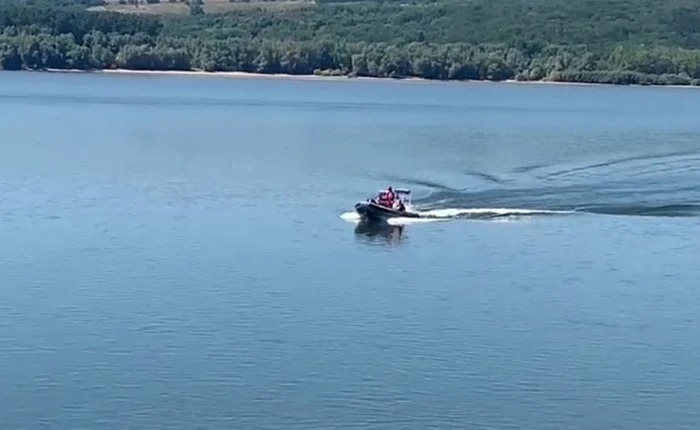 Adolescent de 15 ani dispărut în Dunăre în timpul scăldatului; căutări cu scafandri și elicopter SMURD
