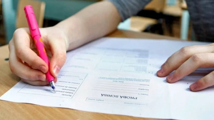 A început Evaluarea Națională pentru clasa a VI-a: astăzi proba la Limba română