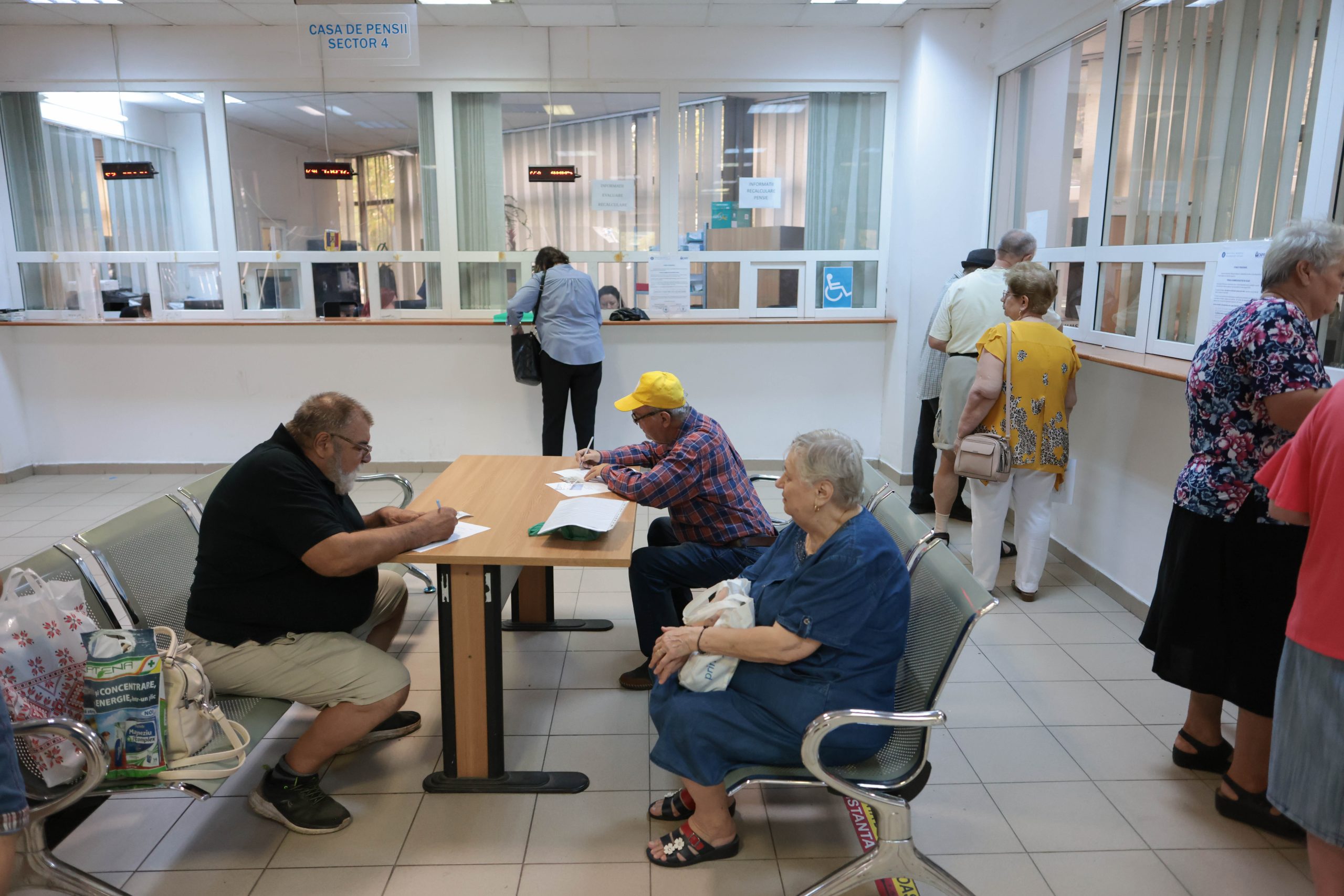 Sindicaliștii: Noua lege a salarizării poate reduce veniturile angajaților din casele de pensii