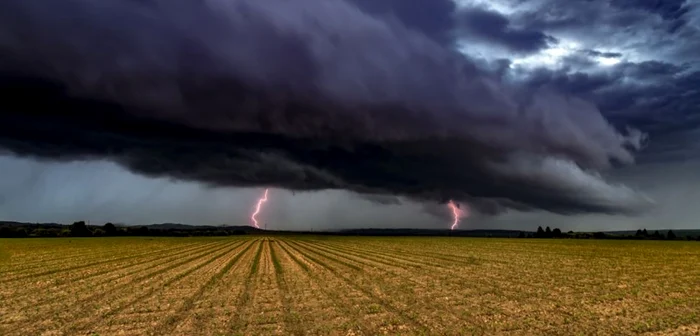 Cod galben de ploi, descărcări electrice și vijelii în Dobrogea și Muntenia, valabil până la ora 21:00