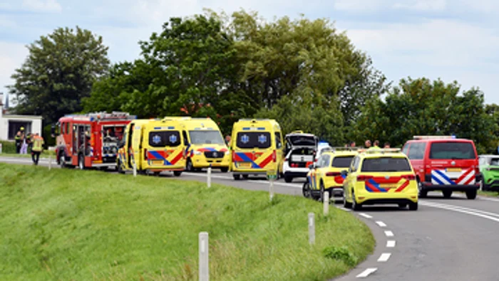 Trei copii și un adult și-au pierdut viața după ce o mașină a lovit un grup de elevi în Olanda
