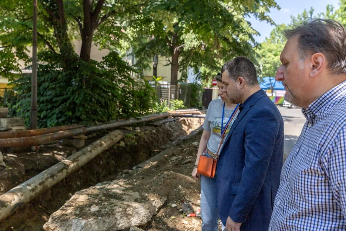 Ciucu surprinde pe șantier: doar trei muncitori la cel mai întârziat lot de termoficare din București