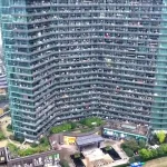 A cumpărat «etajul 34» într-un bloc cu 32 de etaje și a rămas fără locuință și fără bani