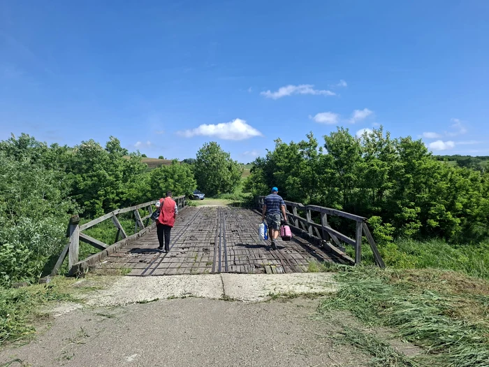 O comunitate din Botoșani aproape izolată din cauza unui podeț degradat peste pârâul Jijia
