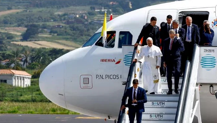 Avionul Papei Leon blocat la Tenerife din cauza unei defecțiuni. Regele Spaniei a oferit avionul regal ca soluție