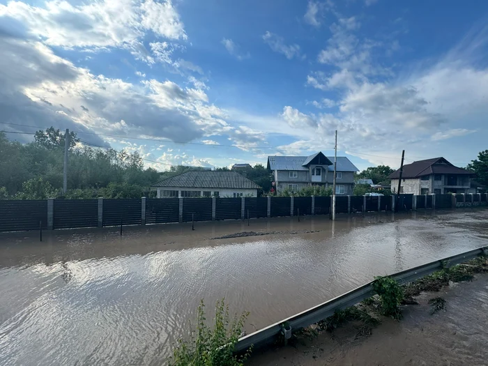 INHGA: Cod galben de inundații pe râuri din cinci județe, valabil până duminică la prânz