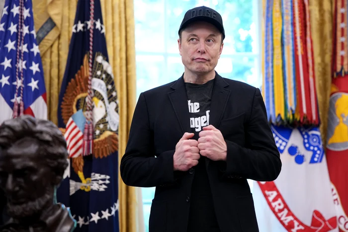Elon Musk a devenit primul trilionar după listarea-record a SpaceX