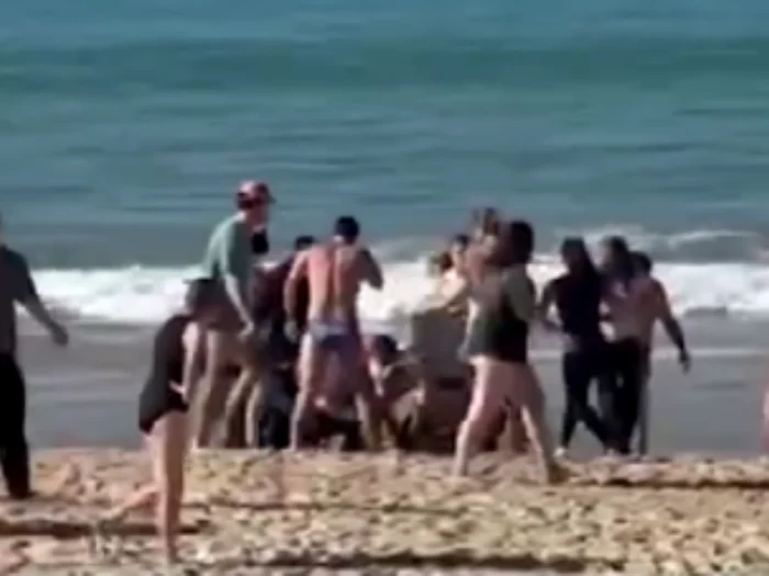 O femeie, rănită grav după un atac de rechin pe plaja Coogee din Sydney
