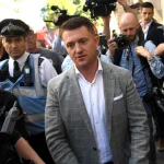 Tommy Robinson reținut la Heathrow în baza legii antiterorism din 2019