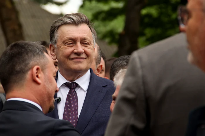 Crin Antonescu: „România e în criză”, dar în PNL există o luptă după desemnarea lui Adrian Veștea