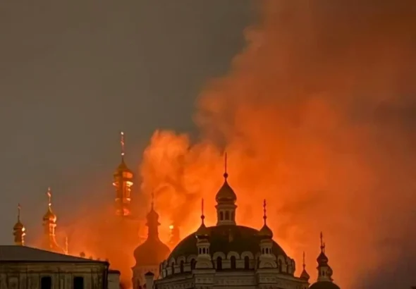 Atac aerian masiv asupra Ucrainei: Kiev, principală ţintă; acoperișul Catedralei din Lavra Pecerska a luat foc