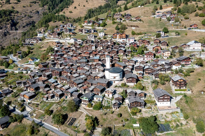 Elvețienii resping inițiativa SVP care ar fi limitat populația la 10 milioane până în 2050
