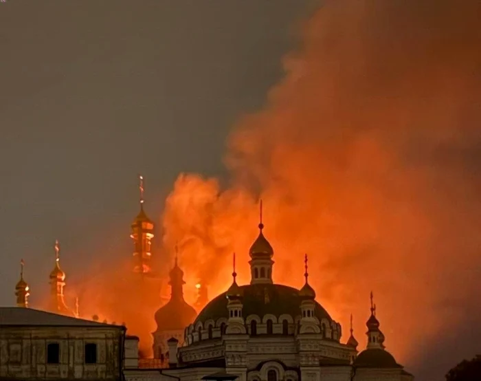 Rusia respinge acuzațiile privind lovirea mănăstirii Pecherska Lavra și atribuie incendiul unei rachete Patriot