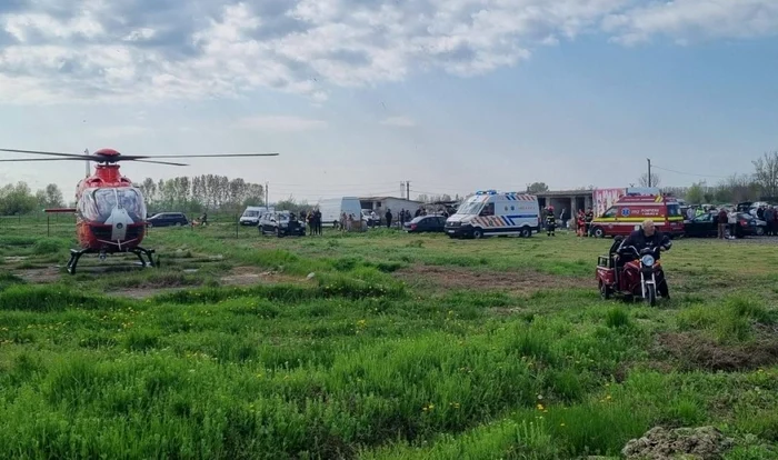 Accident la târgul săptămânal din Mănăstirea: cinci persoane rănite, o femeie preluată de elicopterul SMURD