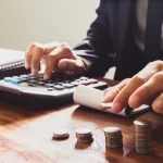 Obiceiuri mici, economii mari: ce fac diferit cei care reușesc să pună bani deoparte