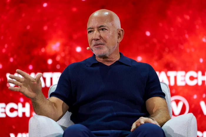Jeff Bezos vrea să mute industriile poluante în spațiu pentru a restaura Terra preindustrială