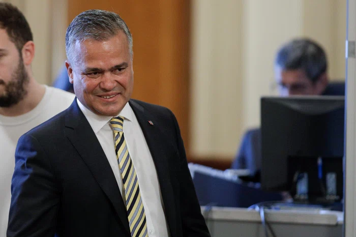 Adrian Veștea depune joi în Parlament lista miniștrilor și programul de guvernare