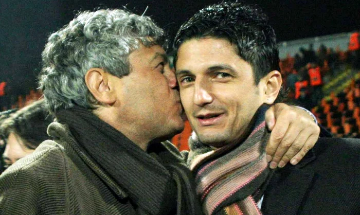 Răzvan Lucescu a izbucnit în lacrimi la Muzeul Fotbalului, la cartea de condoleanțe pentru Mircea Lucescu