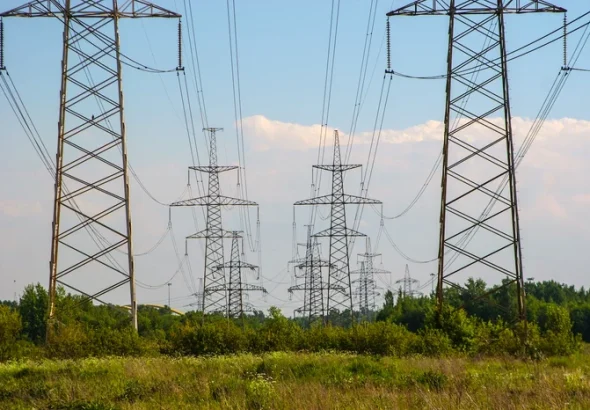 Paradoxul energetic al României în 2026: exportăm electricitate ieftină, importăm combustibili scumpi