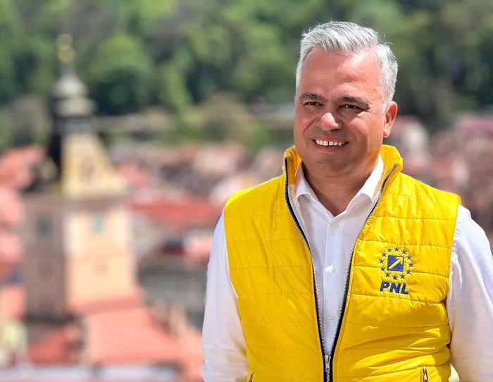 Adrian Veștea își anunță candidatura la șefia PNL și cere amânarea congresului cu o săptămână